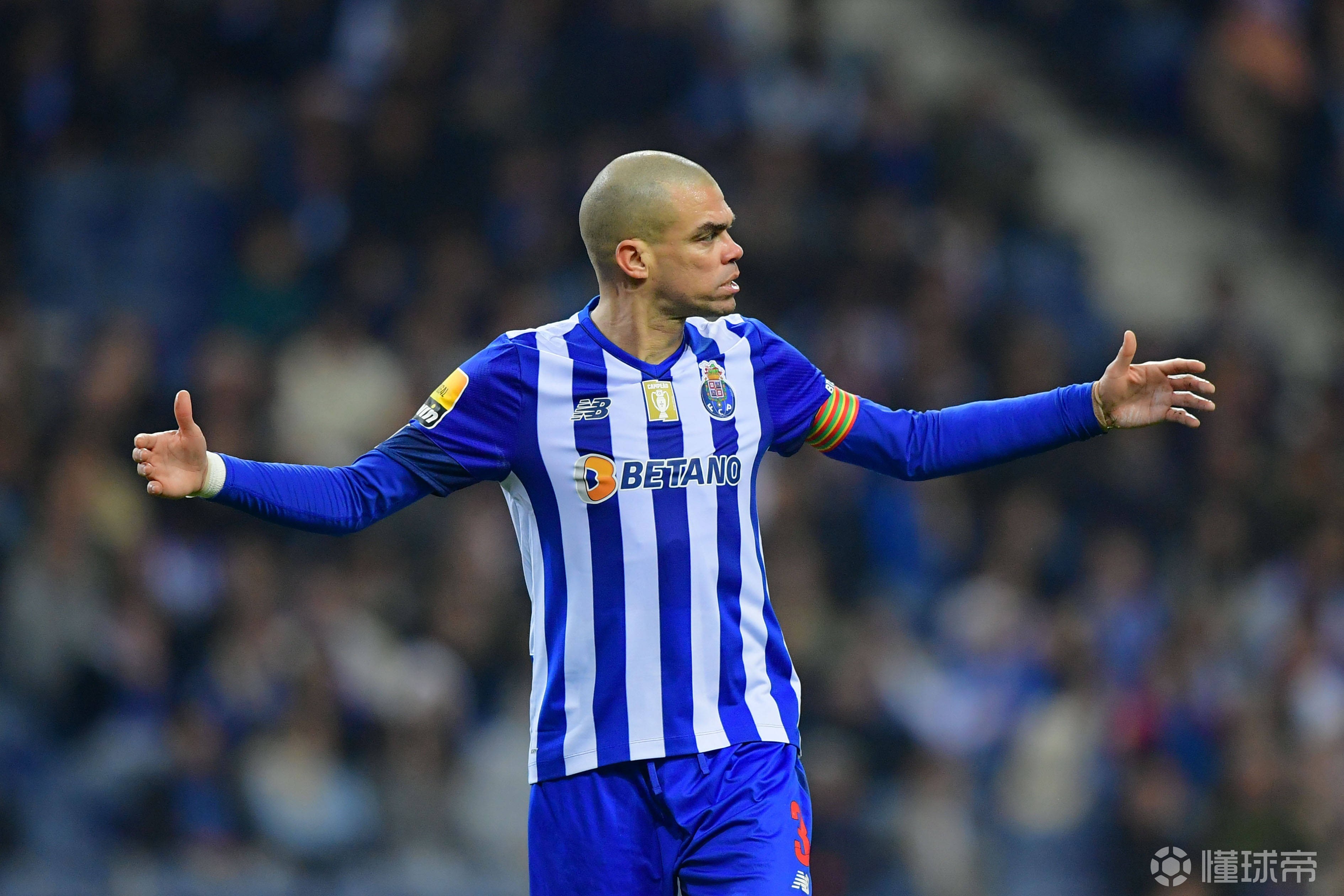 关于冲刺阶段浙江队调整名单以备葡超，防线松动环节打磨，气氛紧张，年轻球员得到机会的信息