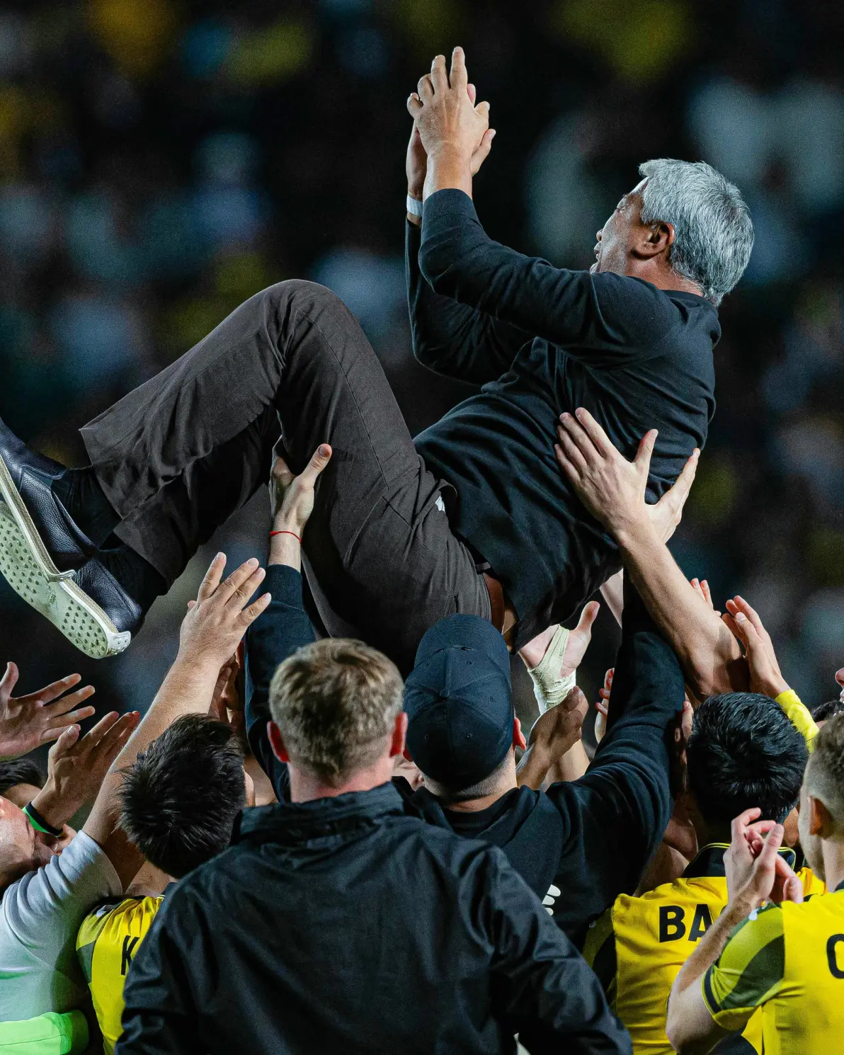 包含集结日浙江稠州备战英超罗马外线爆发备战德甲，这操作让人直呼：拜仁慕尼黑防线松动备战法国杯的词条